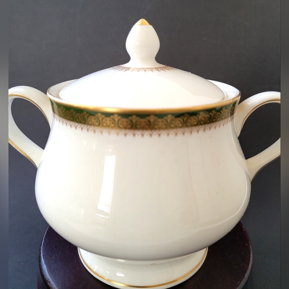 Vintage Wedgewood Chester Covered Sugar bowl, Fine Bone China, Made in England - Picture 9 of 9